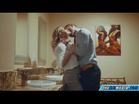 ❤️ Khi một cô gái tóc vàng busty quyến rũ bạn trong một nhà vệ sinh công cộng ❤ Sluts tại khiêu dâm% vi.verhentai.ru%
